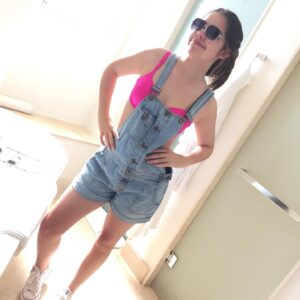 Andrea Del Boca Instagram - Hace 23 años, mientras  LuisMi cantaba Sueña, te mire a los ojos por primera vez. En ese instante conocí  el amor incondicional. Te admiro, respeto, acompaño, aprendo de vos y a tu lado, SOS UNA GRAN MUJER.!!
Viniste a este mundo con una misión. 
Que tus sueños sean tus logros en la vida. 
Gracias por elegirme como tu mamá. Gracias por enseñarme a ser mamá. 
Te amo con el alma.!!
Felices 23 Anna❣️❣️