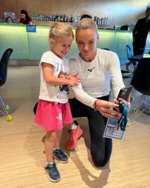 Andrea Sestini Hlaváčková Instagram - S mamkou v praci 🥰 #lifewithmybibi