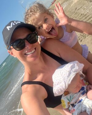Andrea Sestini Hlaváčková Instagram - Girls gang 🥰 #onthebeach #lifewithmybibi #lifewithmybea #beachdaysarethebestdays