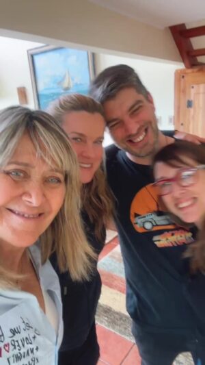 Andrea Tessa Instagram - Gracias de corazón por vuestro apoyo y cariño. Esperamos pronto volver con los talleres presenciales junto a @paolavocalcoach @juanmas_music y ojalá siempre tener la maravillosa guía y generosidad de nuestra @rachelblackvoice directora de @modernvocaltraining , nuestra maravillosa academia que nos ha entregado las herramientas que hoy compartimos con ustedes.  Abrazos agradecidos