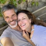 Andrea Kerestešová Instagram - Vztah rodičů. Je důležitý 🫶, je to někdy tak težké…být SPOLU i když jsme skoro pořád “spolu”. Tak jako někdy…kdysi, kdy to plynulo svým vlastním tempem…bez zodpovědnosti za malé bytosti, co vznikli v nás z nás…ale být chvilku jen my, ty&ja, stracený v oceánu času, co má jasně dané břehy, to je Vám panečku velká pohůdka. Naše dnešní vztahová lahůdka. @mikolasruzicka #spolu #samidoma #dikybabi #dikydedo