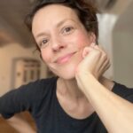 Andrea Kerestešová Instagram - A čo keď tým najväčším úspechom, nie je 1.miesto v rebríčku hitparády, sledovanosti, pochvál, cien, či titulov? Čo keď je najväčší úspech, dobrý život a Tvoj pocit v ňom? Čo keď je úspech kvalitný spánok, zdravie, rodina, domov, vzťahy, či láska v obyčajnosti. Čo keď všetko, čo nás hodnotí, nemá aj tak žiadnu cenu? Možno áno, možno nie. A možno niečo medzi tým. Pekný deň, moji milí, nech je Vám dobre v ňom. #photooftheday #home #love #family