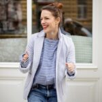 Andrea Kerestešová Instagram – Nadčasové! Model, strih aj farba 🤣. Máme novú farbu #nARuby sáčka. Na jaro jak (doslova) ušitý. Najdete na @tedyscz 
Foto by moje milá a mega rychlá @nikolaramesova