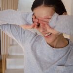 Andrea Kerestešová Instagram - Tyto “dlouhoprsťákové” oversize trička tahám horem dolem, fakt si myslím, že se povedly! Skvěle se nosí, jsou připjemné na tělo, šecko vydrží a ke všemu se hodí. Tak jsme přidaly ještě důležitou, všestrannou a velmi oblíbenou šedou. Je to tzv.šedý melír, který je nadčasový a lze s ním vykouzlit i #nARuby elegantní styl. Takový co mám fakt ráda…Právě přidáno na eshopu @tedyscz 🤗 #limitovanaedice #tvorivaspoluprace #spoluprace #autorskatvorba #lokalni #madeinczechoslovakia #slowfashion #fashion #team #tedyscz #oversize