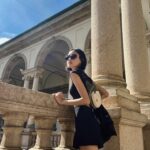 Andrea Kevichusa Instagram - Sunny days (are over).🦦🦦