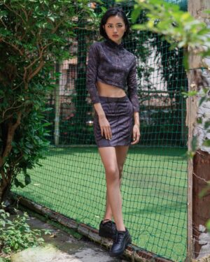 Andrea Kevichusa Instagram - Y2K revival era with PUMA.👸🏻

Link to shop this look on my story.

📸- @infinityprojkt