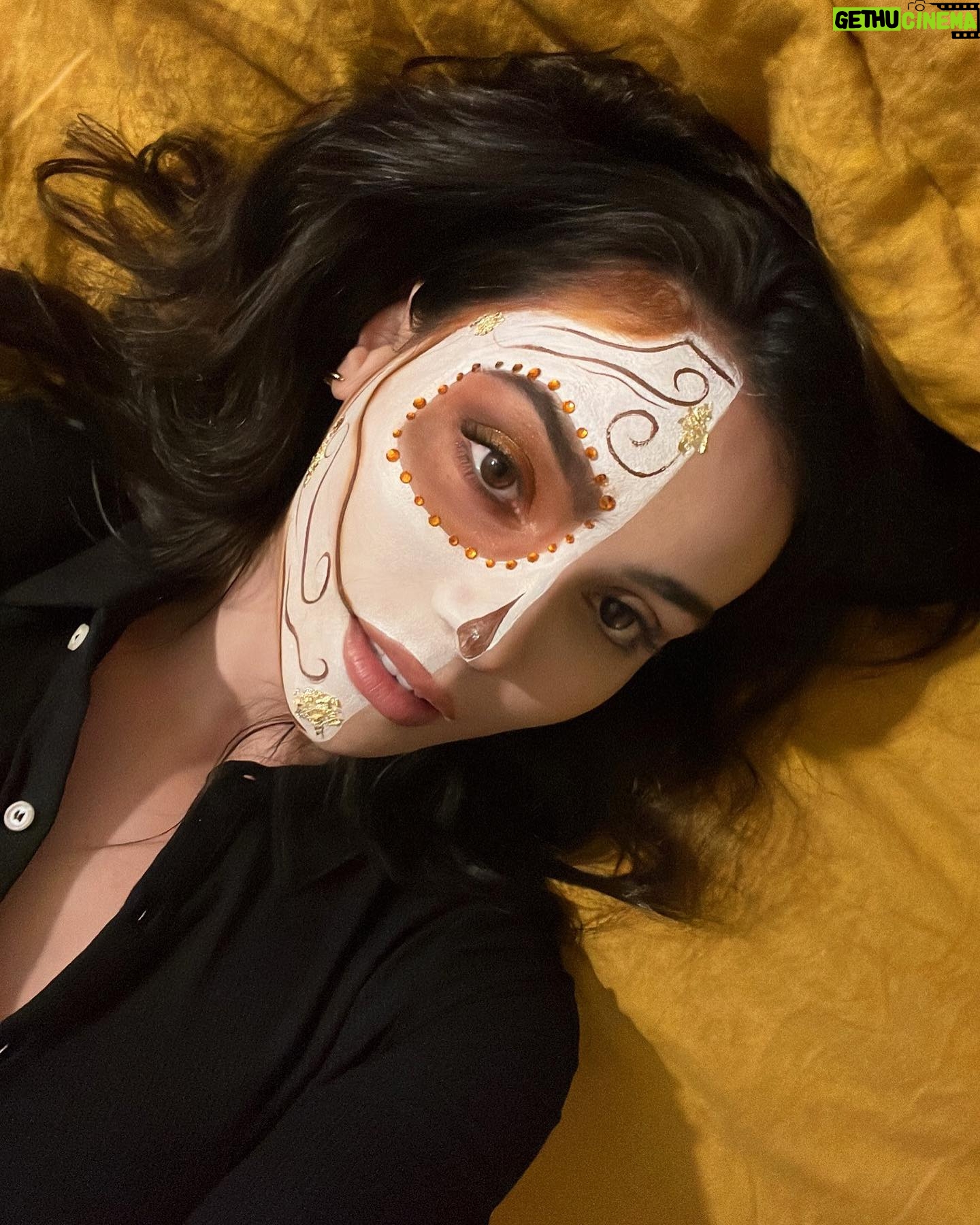 Andrea Londo Instagram - Día de los Muertos 💀🌼🕯️🦋