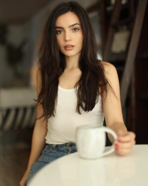 Andrea Londo Instagram - at home w/ @fotowill