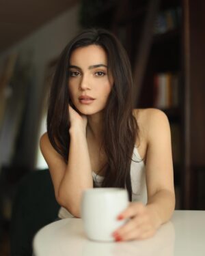 Andrea Londo Instagram - at home w/ @fotowill