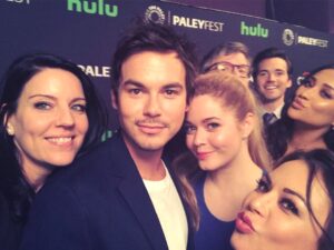 Andrea Parker Instagram - I love my tv fam...
#PLLSquad #pllpaleyfest #paleyfest #PLL #pllendgame