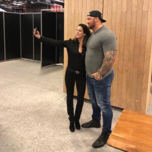 Andrea Parker Instagram - In honor of #tbt and the glorious death of #SerGregor in last week's #Cleganebowl, thought I would share the story of When Andy Met The Mountain!  This literal giant of a man, @ThorBjornsson - who couldn’t have been sweeter or more charming, is the #WorldsStrongestMan irl. I had the pleasure to sit next to him signing autographs during the #ParisManga convention last year and he was a delight.  I’m very tall (6’3” in the shoes I’m wearing here) and look at him tower over me - He explained that to maintain his size and strength he must eat every two hours!  He ate meal after meal, all day long, and when there was a break, he took a nap and his lovely and very petite wife curled up like a kitten on top of him. You can learn more about this amazing man here https://youtu.be/eqpsx9T4MhA  #TheMountain #ThorBjornsson #GOT #paris #bts  #actorslife #gameofthrones