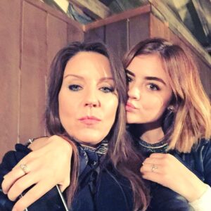 Andrea Parker Instagram - Happy #PLL day to the greatest fans of all time! So excited to take this final journey with you...I love you 😘 
#MaryDrake is not in the episode tonight, but I will be live tweeting with you #PLLEndGame #LiarsToTheEnd