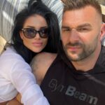 Andrea Pomeje Instagram – …BODRUM 🇹🇷 Intenzivních 7 dni v Turecku a to jsme mimo rezort byli jen jednou 😁 Je to neskutečný, že už vlastně ani nikam nemusíte a všechno je na jednom místě! Několik druhu restauraci, večerní program, zábava pro děti, krámky… oddělenou pláž 16  velmi cením… 😅 Nee, nebyla jsem tam! 🙃 
Nejlepší nápad byl půjčit si auto a vyjet se podívat mezi místní.. máme to rádi! 🙇🏻‍♀️ tak se pozná jací lidé v té zemi jsou… Bodrum je nádherný a od hotelu cca 20min. 🏰 Můžete si lodi i zajet na řecký Kos což je taky cca půl hodina! 🏝️ už mate naplánovanou dovolenou na léto? Kde to mate nejradši? ✈️

@ckbluestyle #cestujemesbluestylem