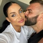 Andrea Pomeje Instagram – ~ 4dny v BANGKOKU 🇹🇭 Úplně jiný vesmír ✨ čas tu utíká rychle…  tolik vjemů, tolik nových emocí, vůní, barev, zvuků… bída a přepych jako siamská dvojčata 🫂 Lidi jsou tu různí, ale jedno mají společné 👉🏼 jde z nich zvláštní klid! 🧘🏻‍♀️ Z celé 8 milionové metropole cítím klid, přestože se muže zdát Bangkok na první pohled jedna velká divočina 💃🏻🌪️🛺! Turistické fluidum! Já tu cítím převahu lidské energie, která je mi blízká! 🤍 Přátelské ohleduplné duše s absencí materialismu, život berou jak je a nebojí se ho oslavovat!💫 

Bez Bangkoku by nebylo Thajsko – Thajskem!!! 🇹🇭🏢🌴🛺💃🏻 🎡 

ขอบคุณ
🙏🏻