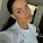 Andrea Pomeje Instagram – ~ 4dny v BANGKOKU 🇹🇭 Úplně jiný vesmír ✨ čas tu utíká rychle…  tolik vjemů, tolik nových emocí, vůní, barev, zvuků… bída a přepych jako siamská dvojčata 🫂 Lidi jsou tu různí, ale jedno mají společné 👉🏼 jde z nich zvláštní klid! 🧘🏻‍♀️ Z celé 8 milionové metropole cítím klid, přestože se muže zdát Bangkok na první pohled jedna velká divočina 💃🏻🌪️🛺! Turistické fluidum! Já tu cítím převahu lidské energie, která je mi blízká! 🤍 Přátelské ohleduplné duše s absencí materialismu, život berou jak je a nebojí se ho oslavovat!💫 

Bez Bangkoku by nebylo Thajsko – Thajskem!!! 🇹🇭🏢🌴🛺💃🏻 🎡 

ขอบคุณ
🙏🏻