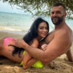 Andrea Pomeje Instagram – …miluju tuhle prvni fotku! 😁🤍 Byla těsně po zásnubách a vlastně je nepovedená, protože jsme byli oba ještě trochu mimo! 🤪