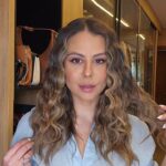 Andrea Quattrocchi Instagram - GRWM para pasar las doce de mi cumple 🥳🎂 Mis ondas al agua en el cabello es mi look preferido para cambiar un poco y ponerle extra onda a culquier outfit, ¿Que dicen? @babylissproparaguay Al final me cambie la ropa, pero mis beach waves fueron las protagonistas ✨️👌