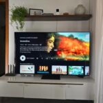Andrea Quattrocchi Instagram - Los que me conocen saben que para mi esto es TODO. Amo de amaaar mi Samsung Neo Qled 8k para tirarme hoooras a ver mis series y películas favoritas🍿 (y en un mundo ideal, que no me molesten verdad😅) ¿Que ver? Les recomiendo esta peli medio viejita que yo no habia visto del mismo director de Dune, canadiense, con 8.3 en IMDb, de genero misterio que me voló el mate😱 Se llama Incendies. Datazo: Usar el asistente de Samsung para pedirle todo lo que quieras sin usar el control o que la tele siquiera este prendida ⭐️⭐️⭐️⭐️⭐️ Encontra las mejores teles del condado en @shousepy de @samsungpy 🙌🏼