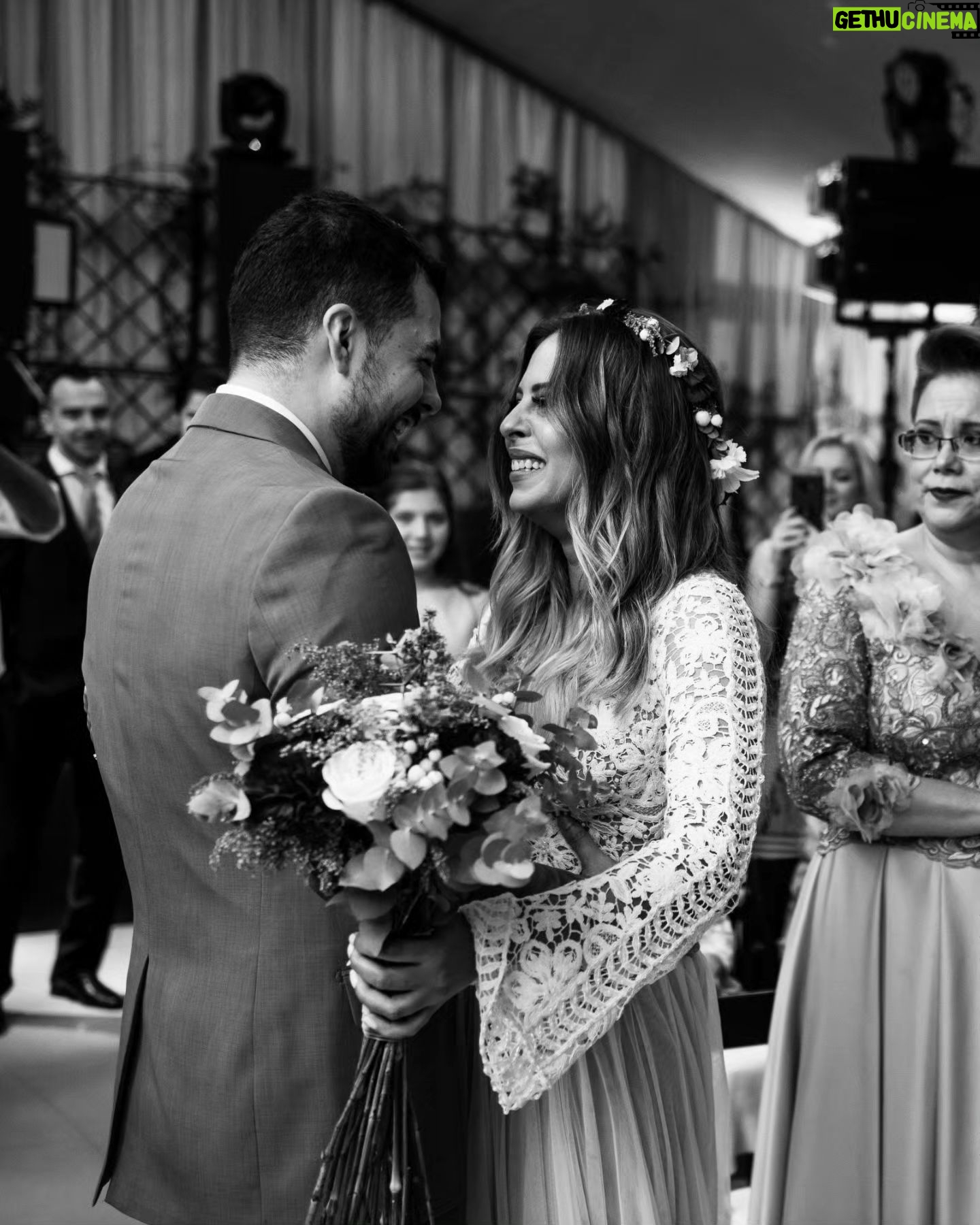 Andrea Quattrocchi Instagram - 9 años juntos y estoy emocionada por todo lo que nos espera aún🥹 Fotos de hace 5 años, uno de los mejores días de la vida ♥️ Te amo @dariolopez13