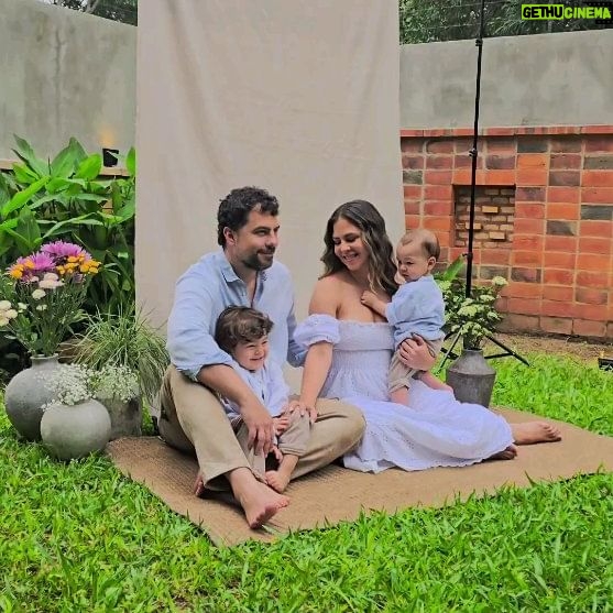 Andrea Quattrocchi Instagram - Mi tesoro🥹♥️ Gracias tia @ramonacabrera_photography por venir a nuestra casa a inmortalizar este día de la madre tan especial, el primero con mis dos bebés, mi corazón explota de felicidad.