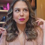 Andrea Quattrocchi Instagram - Back to work🏃‍♀️🔥 De regreso a la 📺📻 despues de unas vacaciones, lista para la rutina con los rulos más definidos que nunca en solo minutos con la MiraCurl Pro de @babylissproparaguay 🎀 Datazo!👀 ¿Que mejor regalo del día de la madre que este que te resuelve y te deja diosa?😍