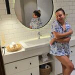 Andrea Quattrocchi Instagram - Botón de reseteo y listos para descansar y soñar con las posibilidades de un nuevo día. 🙌🌈 Que placer terminar el día en casa y disfrutar de nuestros ambientes vestidos de @tiendaspilar 🧵 Les cuento, por ejemplo, que nuestras toallas son de la línea New York, una línea premium súper estructurada, con extraordinario volumen y suavidad que tienen que sentir.🛁