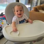 Andrea Quattrocchi Instagram - LA LUCHA 4 veces al día🥊 Mauro con 9 meses toma titi, mi leche en biberon y alimentación complementaria solo BLW por que NO ABRE la boca si le queres dar cucharita 😅 come 1/4, escupe y tira el resto 🫠 ¿Alguien más asi para ser amigas? 🤣 Me parte el alma mis recetitas de @blwparaguay que come más el piso que mi bebé 🤣🤣 Amamos nuestra sillita @gracopy por que es super útil a la hora de comer, triple bandeja, comoda, acompaña el crecimiento del bebé, pero sobre todas las cosas FACIL DE LIMPIAR 😅🤣