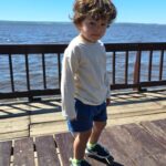 Andrea Quattrocchi Instagram - Dump de unos dias de escapada familiar🥰♥️ Amamos venir a Sanber fuera de temporada, la verdad que resulta muy comodo con los peques👌 pero para variar aprovechando que no hay gentio siempre hacemos la turisteada de todos los parques, ciudades vecinas, todas las perspectivas del lago, etc😅 y despues tenemos hermosos recuerdos como estos ♥️ Pd: En la última foto esta el verdadero imprescindible de los paseos con bebés 👀