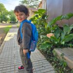 Andrea Quattrocchi Instagram - Bruno esperando para ir a lo de su abuela aprovechando que salio el🌞♥️ y secuencia exacta de cuando descubrio lo que llevaba para acompañar su meriendita y tomó ahi mismo🤣😅 @kampito.py