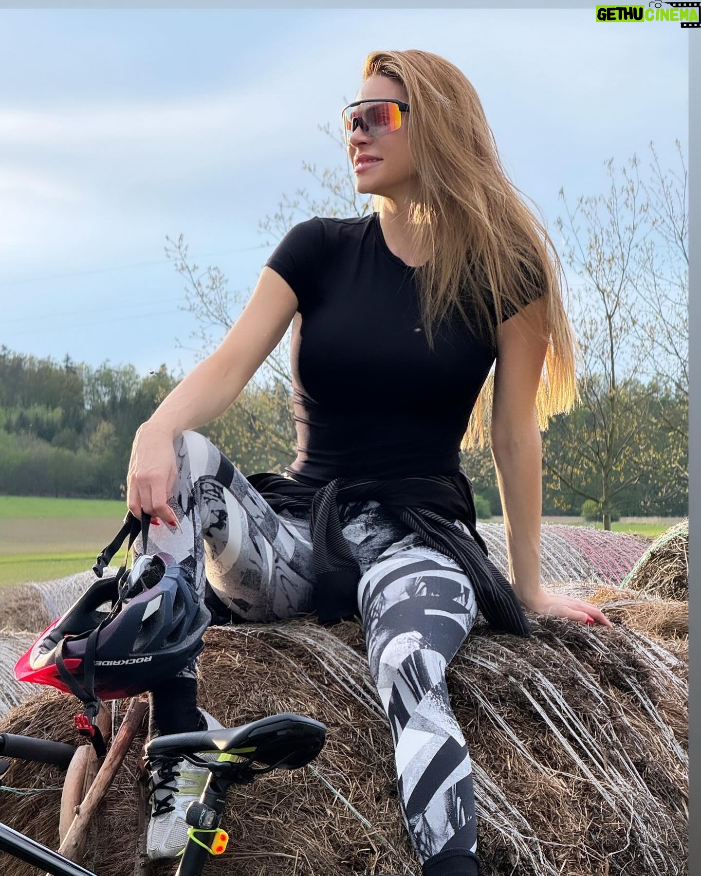 Andrea Verešová Instagram - What i love🫶 #myaddiction …🚲 And what´s yours ?