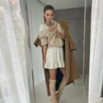 Andrea Verešová Instagram - A je tu APRÍL 🤔 😅Počasie ako na húpačke. Ani vy občas neviete čo si ráno obliecť? Mám pre vás pár tipov na toto obdobie. Väčšinu nájdete na Eshope zn AVER @averfashionofficial 💫A nenechajte si ujsť úžasné jarné zľavy až -40% 👌👆 to sa vyplatí 😉✌️ #modaprezeny #myzatostojime #aver #averfashion