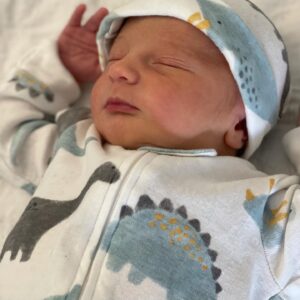 Andréanne Moran Instagram - 04.04.2022 💙 L’amour de notre vie s’est pointé le petit bout du nez 👶🏻

Si j’avais 1 mot pour décrire notre expérience ; reconnaissance

Reconnaissante d’avoir eu l’homme de ma vie à mes côtés, reconnaissante d’avoir un bébé en pleine santé, reconnaissante d’avoir eu une équipe hors pair pour nous accompagner à l’hôpital, reconnaissante d’avoir eu un accouchement exceptionnel ✨
