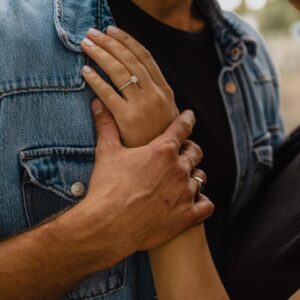 Andréanne Moran Instagram - J’ai dit OUI à l’homme de ma vie 💍🤍 

📸 - @byarilariviere