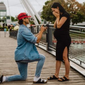 Andréanne Moran Instagram - J’ai dit OUI à l’homme de ma vie 💍🤍 

📸 - @byarilariviere