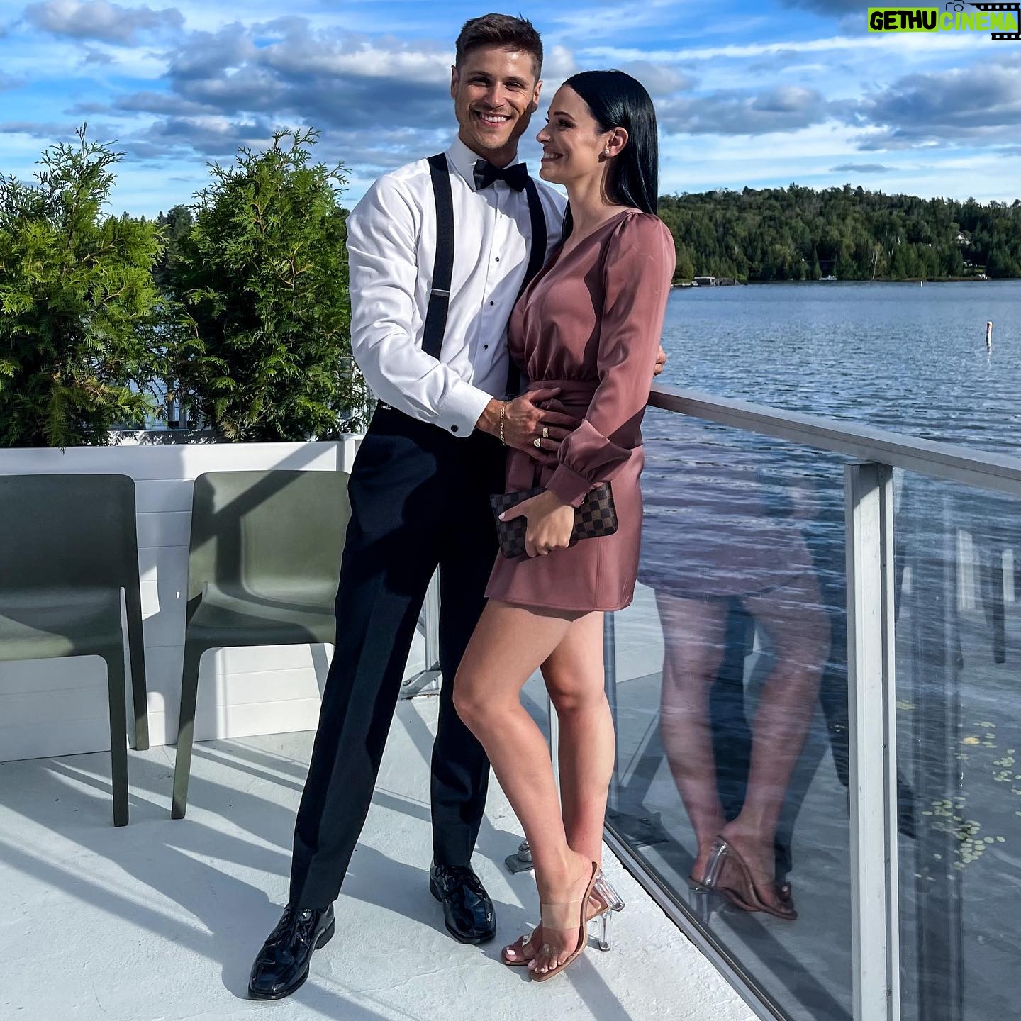 Andréanne Moran - 30.8K Likes - 🤍🤍🤍
Mag & JS 💍 04.09.2022