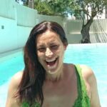 Andreia Dinis Instagram – Finalmente fui a banhos. Que feriado maravilhoso. E até a bebecas teve á beira da piscina.

E não, não estou de lingerie…este bikini maravilhoso é da @kauai_dreamfashion_clothes