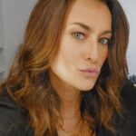 Andreia Dinis Instagram - Prontinha para começar a semana! Chuva e temperaturas a lembrar outono e eu de visita à cidade do Porto. Adoro!
