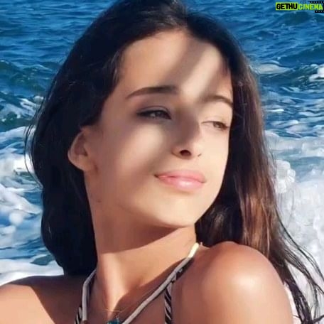 Andreia Dinis Instagram - Há 13 anos recebi esta princesa nos meus braços. Parabéns amor da minha vida!!! Minha doce, linda, inteligente, teimosa, maravilhosa, rebelde tennager. Não podia ter desejado uma filha melhor. Obrigada universo/Deus por me ter feito tua mãe. 🩷 #birthdaygirl #daughter #tennager #love #sweetchildofmine