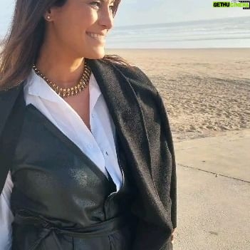 Andreia Dinis Instagram - Obrigada por todas as mensagens de Parabéns.❤️ Ontem iniciei mais uma volta ao sol, com direito ao dito a aparecer para iluminar o meu dia! Um grande beijinho a todos pelo vosso carinho. #birthdaygirl #inthe40s #40sgirl #happy #anotheryear #love