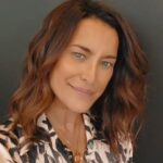 Andreia Dinis Instagram - Mais uma ida ao cabeleireiro para tratar deste cabelo. Isto com a idade é tramado, pintar raiz de mês a mês 🤪 Sortudos dos homens onde assumir o grisalho é sexy! #manubela #hair #nomoregreyhair