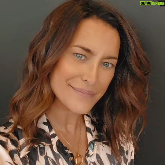 Andreia Dinis Instagram - Mais uma ida ao cabeleireiro para tratar deste cabelo. Isto com a idade é tramado, pintar raiz de mês a mês 🤪 Sortudos dos homens onde assumir o grisalho é sexy! #manubela #hair #nomoregreyhair