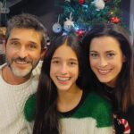 Andreia Dinis Instagram - Entre jantares e almoços de família, bolos e bolinhos, bacalhau, cabrito e perú e uma azáfama louca típica desta altura, só agora consigo partilhar convosco algumas fotos do nosso Natal. O nosso foi como deveria ser sempre....em família, com a família, entre gargalhadas e palhaçadas. Espero que o vosso tenha sido igualmente feliz ❤️❤️❤️❤️ #family #Christhmas #love