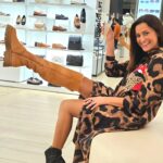 Andreia Dinis Instagram – Digam lá que não tenho uma irmã mega gata? A minha companhia hoje na apresentação da nova colecção Aldo. 2 apaixonadas por sapatos, malas e afins. Conclusão… Parecíamos 2 miúdas numa loja de doces 🤣🤣🤣

#aldoshoesportugal #aldocrew #theholidayedit #shoelover #bling