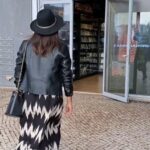 Andreia Dinis Instagram - Sou daquelas pessoas que não percebe muito de telemóveis (nem de equipamentos electrónicos em geral 😆). A minha escolha recai sobretudo na praticidade do dito e nas características do mesmo que mais jeito me dão (qualidade de imagem, armazenamento, bateria....). Agradeço a todos os que me ajudaram na escolha mas, apesar do iphone ter sido o que a maioria escolheu optei pelo Samsung S23. Aqui a miúda usa android há vários anos e com este telemóvel sei que fiz uma boa escolha também. Agradeço também à @np4game pela acompanhamento e ajuda que me deram. Foram TOPS. E, apesar de terem o Iphone 15 disponível ainda não foi desta que troquei de android para IOS. #android #samsungs23 #phone #happygirl #andreiadinis