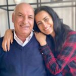 Andreia Dinis Instagram – Hoje faz anos o paizão. A rocha, o pilar da família, o nosso Dinis 🥰
Tudo a desejar um feliz aniversário ao “cota”