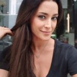 Andreia Dinis Instagram – Ao ver fotos antigas bateu saudades dos cabelos compridos. Uma das particularidades da vida do actor é a constante mudança de visual para as personagens. Já tive o meu cabelo de 1001 maneiras. Mas o comprido é sempre o meu preferido 😜