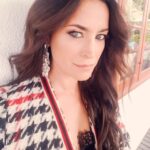 Andreia Dinis Instagram – Ao ver fotos antigas bateu saudades dos cabelos compridos. Uma das particularidades da vida do actor é a constante mudança de visual para as personagens. Já tive o meu cabelo de 1001 maneiras. Mas o comprido é sempre o meu preferido 😜