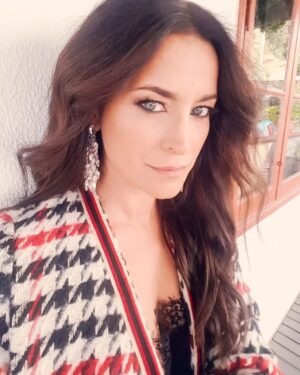 Andreia Dinis Instagram - Ao ver fotos antigas bateu saudades dos cabelos compridos. Uma das particularidades da vida do actor é a constante mudança de visual para as personagens. Já tive o meu cabelo de 1001 maneiras. Mas o comprido é sempre o meu preferido 😜