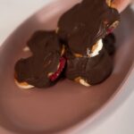 Andreia Rodrigues Instagram – Já viram este snack/doce, que tem sido uma tendência por aqui, no instagram?! Fiz a minha versão! 🍓🍫 É mesmo bom!!!!! 🤤 E super simples e rápido de fazer!!! 

#snacksaudável #snacksaudavel #irresistível #docefit #morangocomchocolate #chocolatelovers #manteigaamendoim