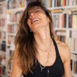 Andreia Rodrigues Instagram – Estes dias têm sido uma loucura, mas vocês pediram e cá está. Mais um treininho dos que gosto de fazer em casa. Este treino de cardio é sem impacto e estes exercícios eram alguns dos um dos que fiz nestes últimos tempos, durante a recuperação do joelho e também os fazia no pós parto, até porque fala-se muito pouco dos cuidados que devemos ter depois do parto, para proteger o períneo. 

🔺Para cerca de 15 minutos de treino façam 3x esta sequência com 30 segundos de descanso entre cada exercício! Ou podem fazer 5x com 30 segundos de descanso entre cada exercício…

Beijinhos e continuação de boa semana!! 😘

#treinosemimpacto #treinocardio #treinorapido #osmeustreinos